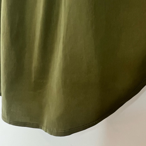 Banana Republic Flowy Top - Picture 4 of 4